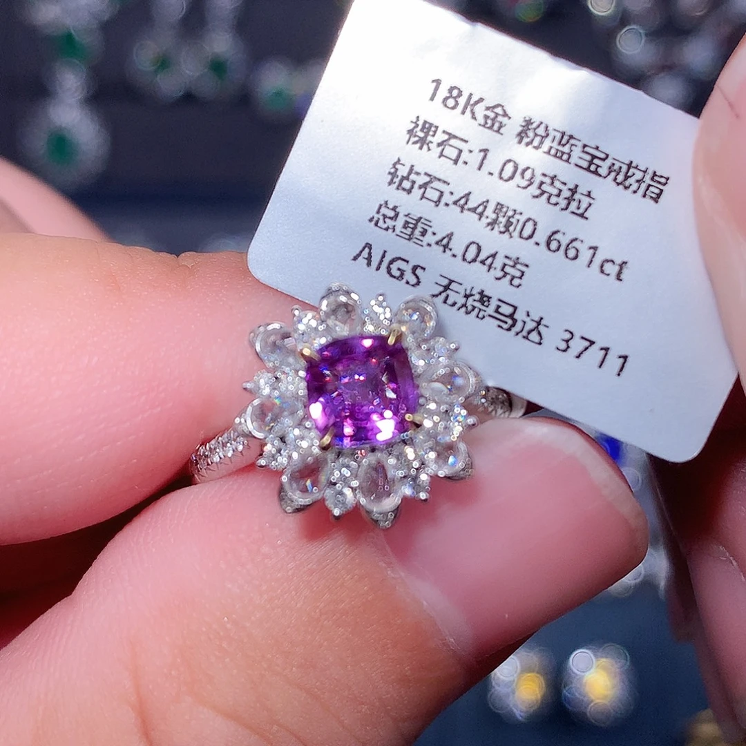 18K金镶嵌彩色蓝宝石戒指