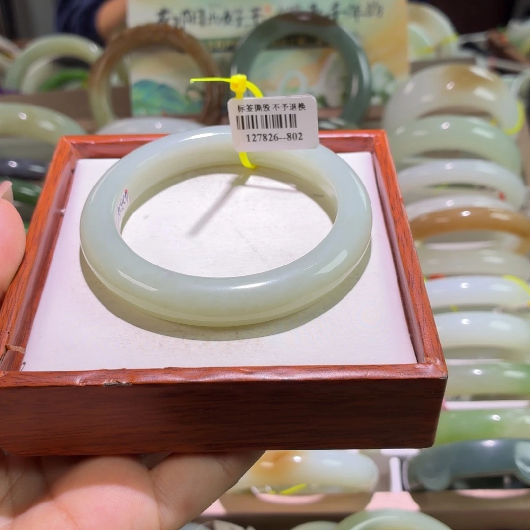 容***易未镶嵌手镯和田玉56 56 57