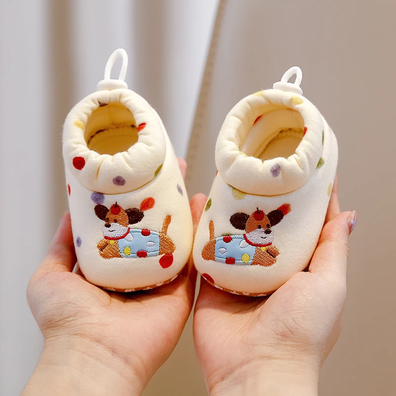 秋季不掉鞋6-12个月新生儿婴儿0-1岁软底护脚鞋小月龄宝宝鞋子