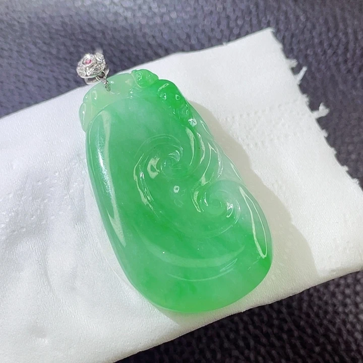 翡翠颈饰18K金镶嵌翡翠