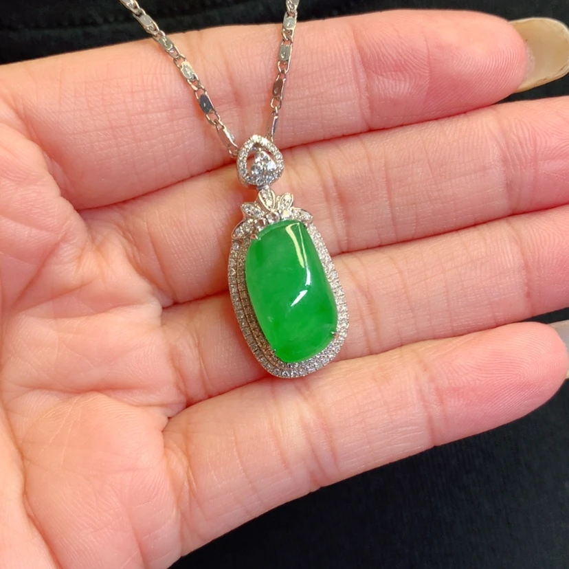 【闪购商品】颈饰18K金镶嵌翡翠随形戒面