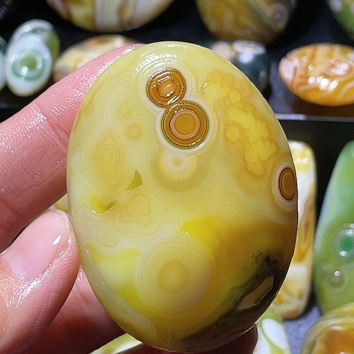玛瑙/玉髓未镶嵌珠宝奇石