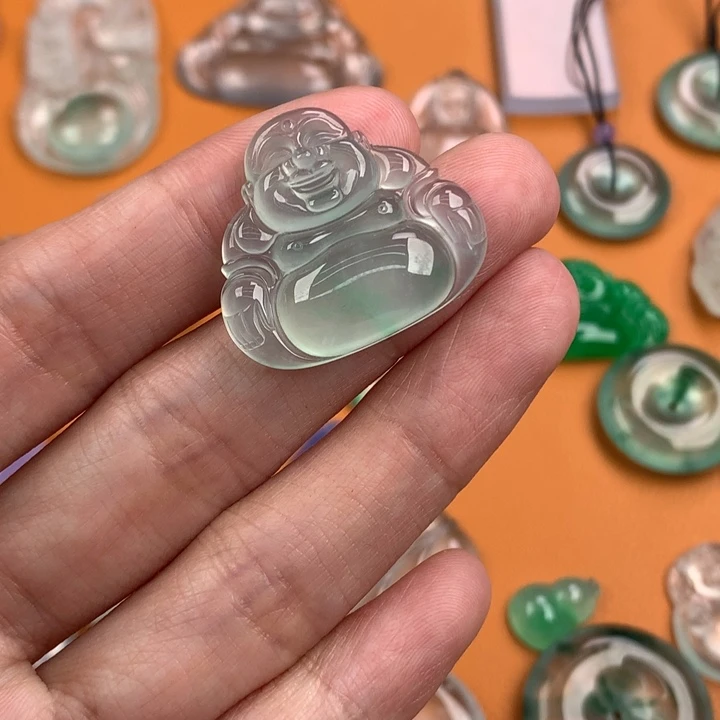 翡翠挂件未镶嵌….