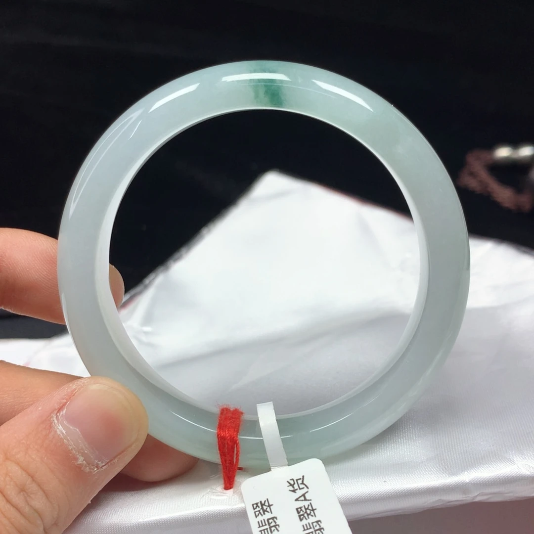 翡翠手镯（圆镯）未镶嵌56.6