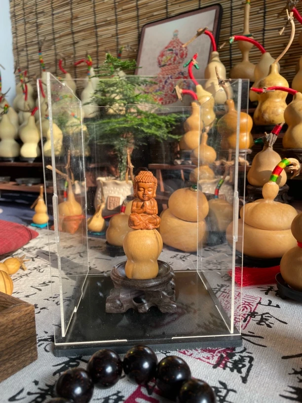 葫芦手把件，佛祖为桃木雕刻下部精挑细选皮质厚实天然葫芦相衔接