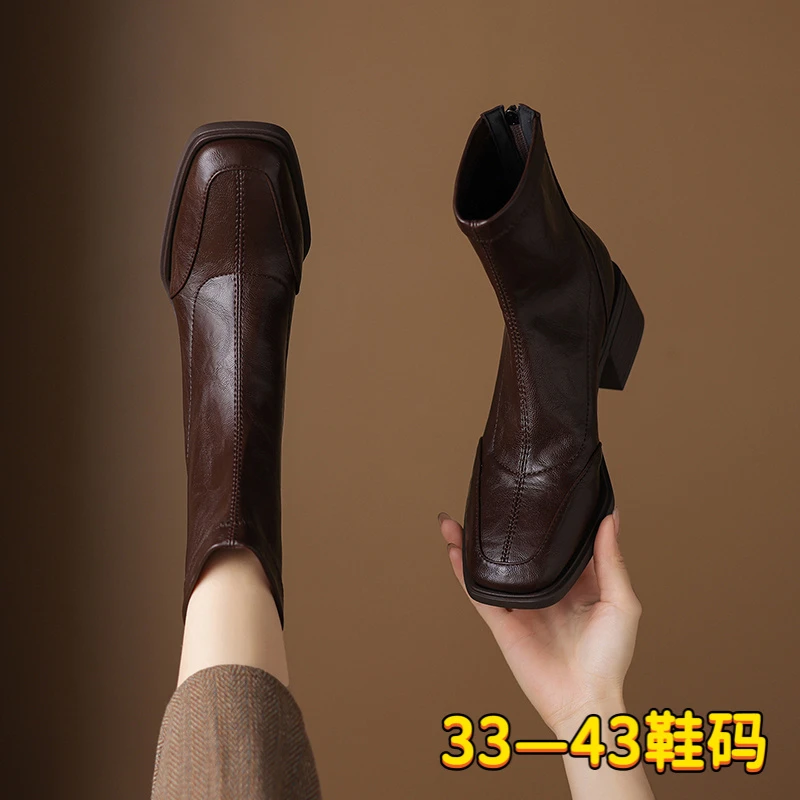 粗跟方头短靴法式瘦瘦靴秋冬新款洋气大码女鞋40-43码鞋不显脚大