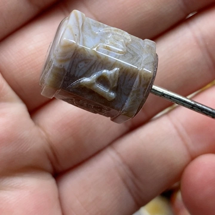 颈饰未镶嵌硅化珊瑚（珊瑚玉）