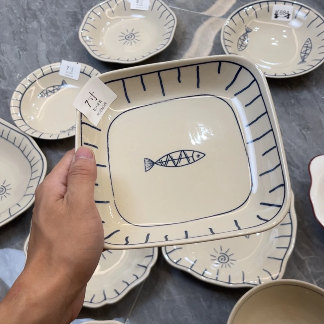 陶瓷微瑕餐具介意勿拍，满18飞！