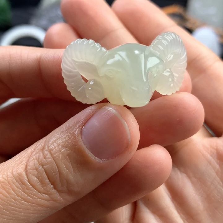 和田玉未镶嵌颈饰