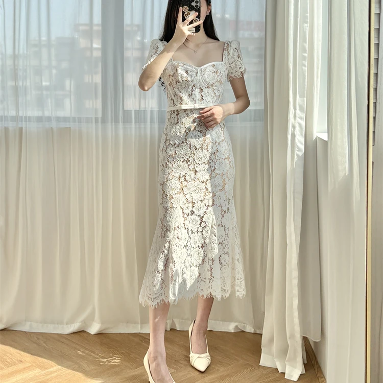 富家千金风！白色方领重工蕾丝连衣裙女法式轻奢气质修身礼服裙子