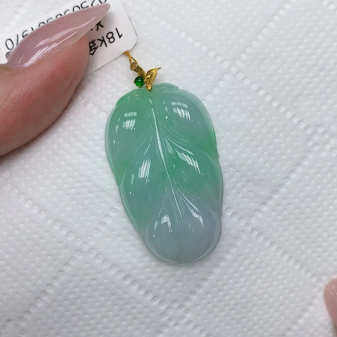 颈饰18K金镶嵌翡翠