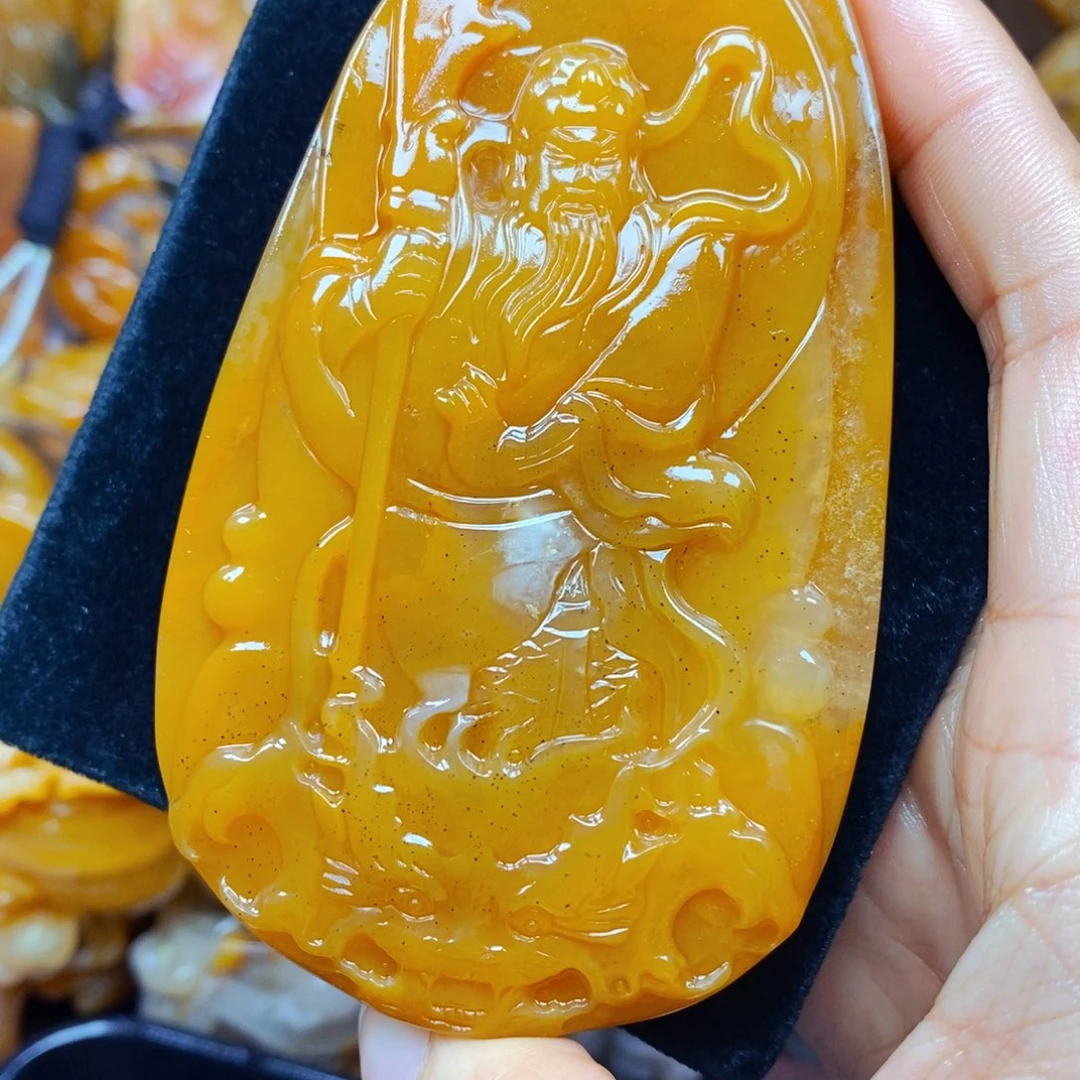 未镶嵌石英质玉（黄龙玉）颈饰