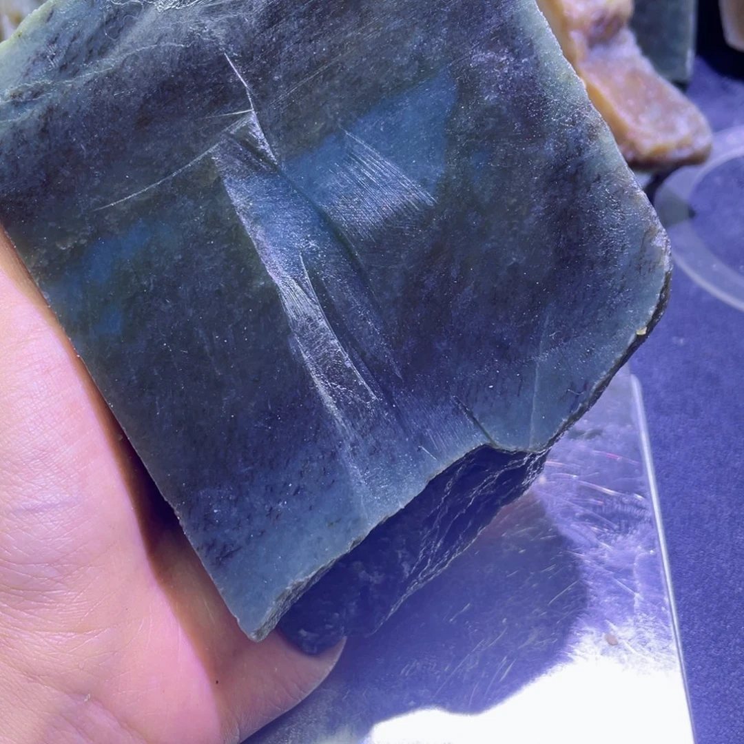 未镶嵌和田玉（糖玉）珠宝半成品