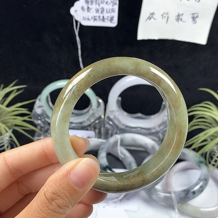 翡翠未镶嵌手镯66号。 54.8圈