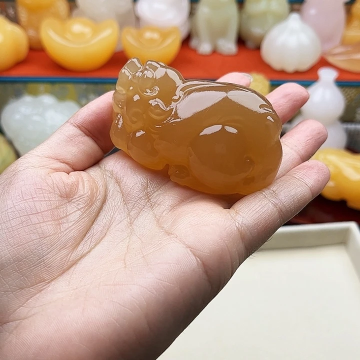 小***奶石材貔貅手把摆件