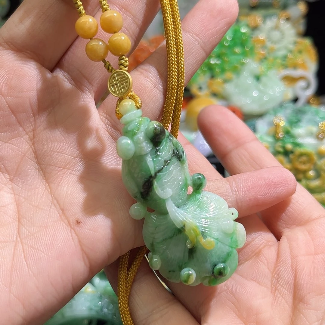 翡翠未镶嵌颈饰待编织