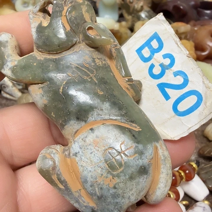 二***爷和田玉未镶嵌颈饰