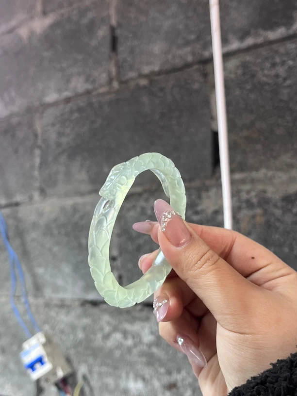 岫玉冰绿蛇镯子52