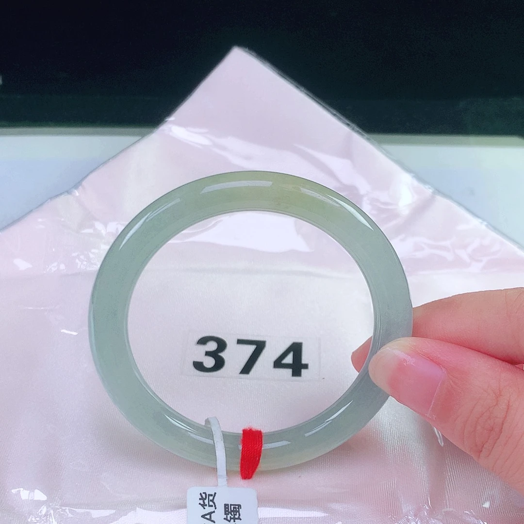 翡翠手镯（圆镯）未镶嵌翡翠手镯