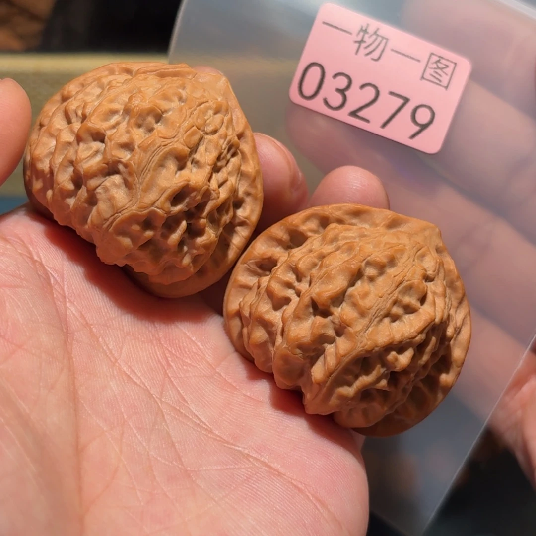 文玩核桃把件金牛