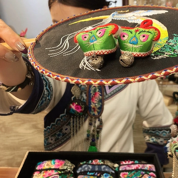 花岗石铁合金耳环