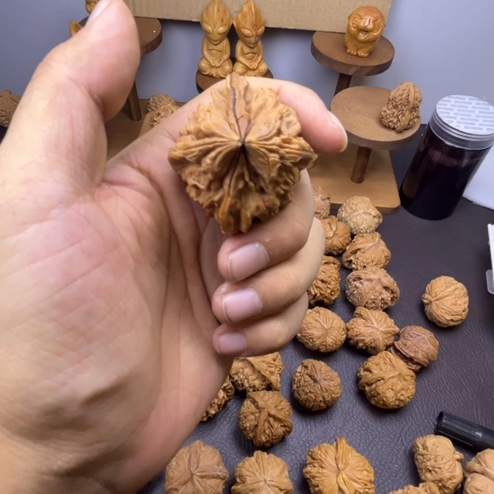 ****人桃核吊坠蟹钳有瑕疵
