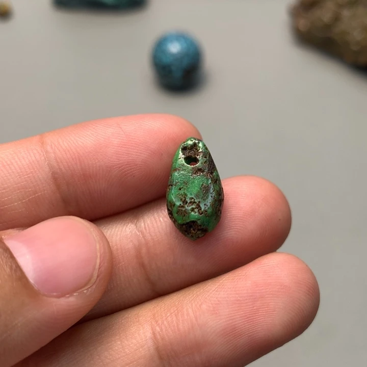 绿松石未镶嵌颈饰