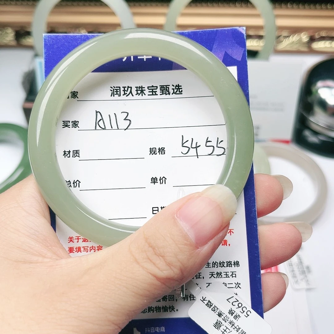 和田玉手镯未镶嵌半*