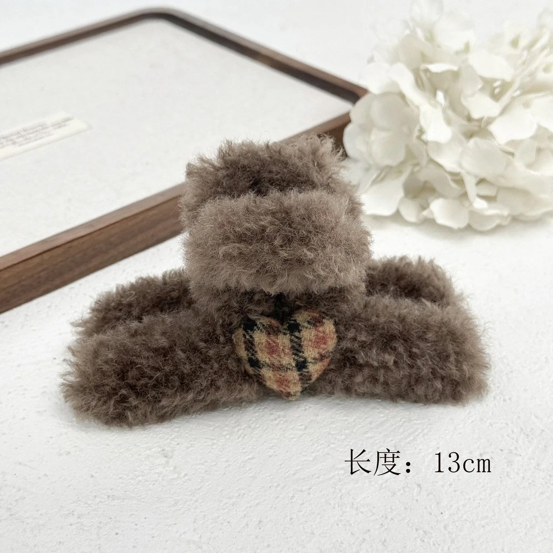 BAOSHATI/宝莎缇F-1338韩版毛绒气质格纹爱心抓夹13CM