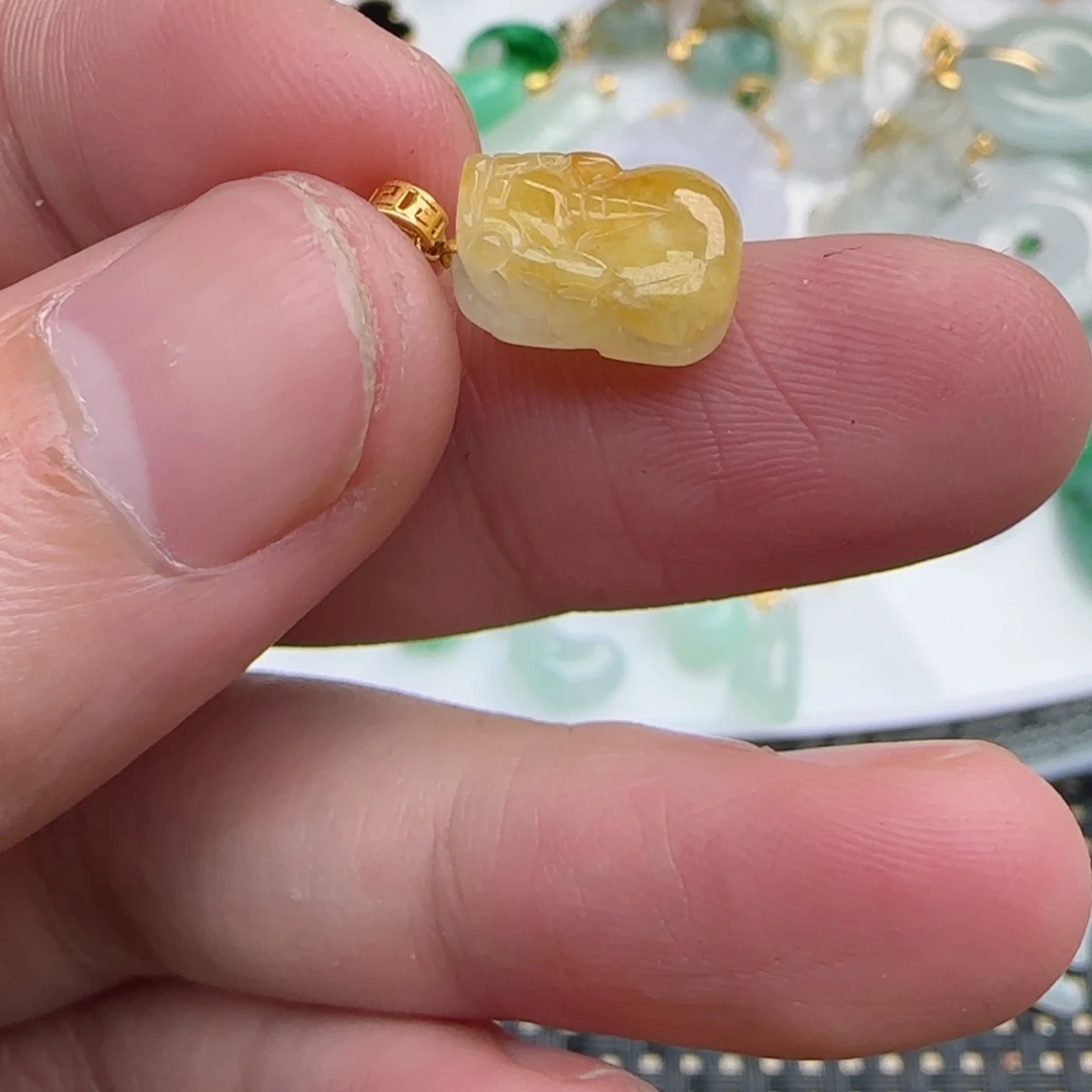 【闪购商品】翡翠颈饰18K金镶嵌貔貅