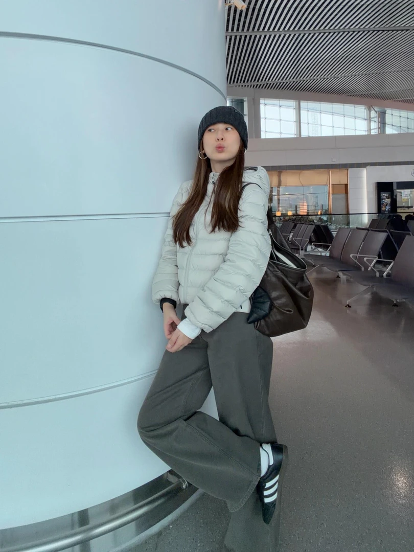 2025冬季新款小奶包白色连帽排骨棉服女修身显瘦面包服外套阔腿裤