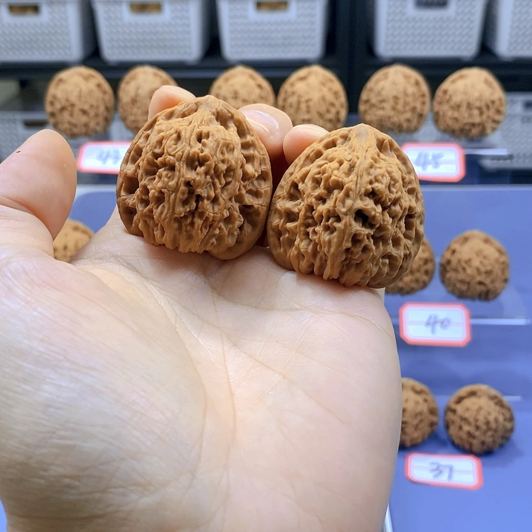 K***(吊坠文玩核桃南疆石全品。首购。微色差