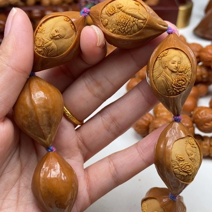 吊坠橄榄核紫衣古典美女