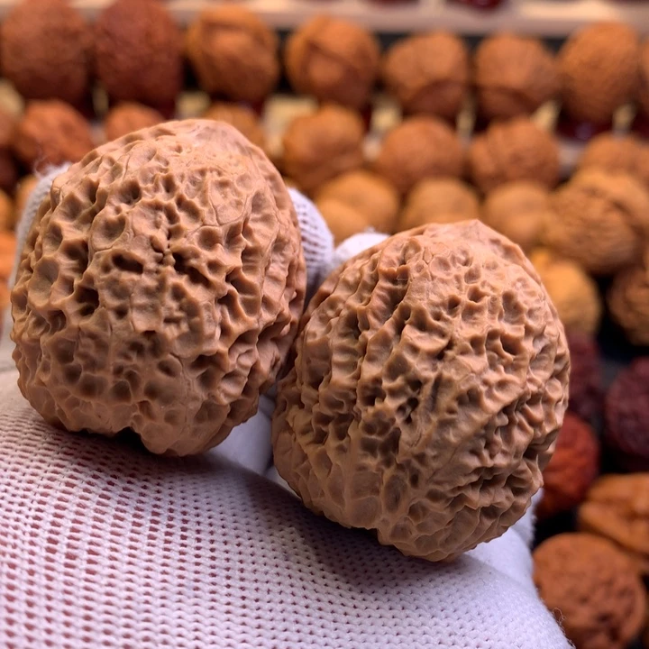 文玩核桃吊坠V*S……….