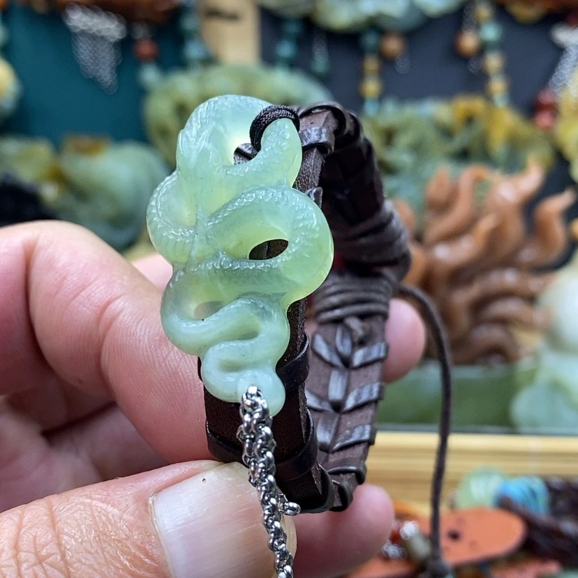 【闪购商品】未镶嵌蛇纹石玉手牌