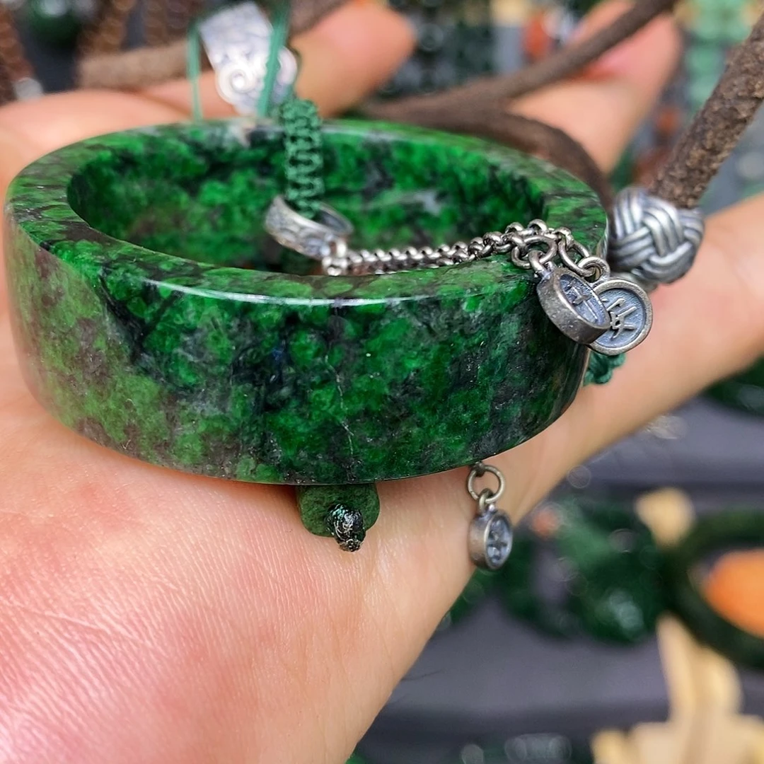 翡翠未镶嵌颈饰萍*漂亮美眉