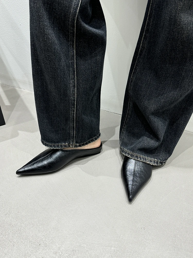 2025年高级极简金色纹理软皮软底尖头包头拖鞋平底一脚蹬包头拖鞋