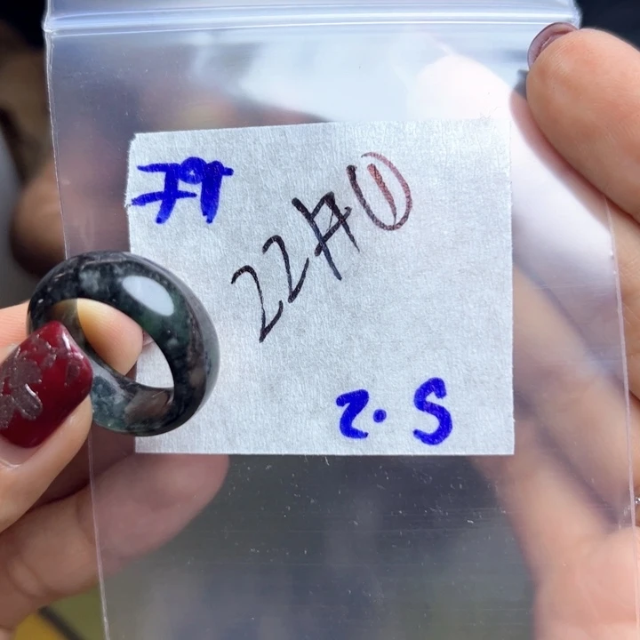 定制翡翠未镶嵌萸*?戒