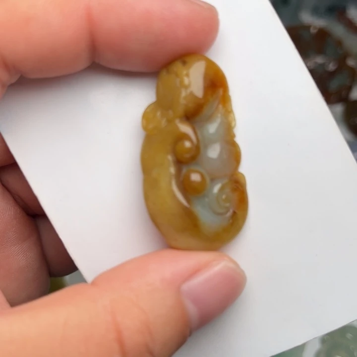 翡翠未镶嵌颈饰如意