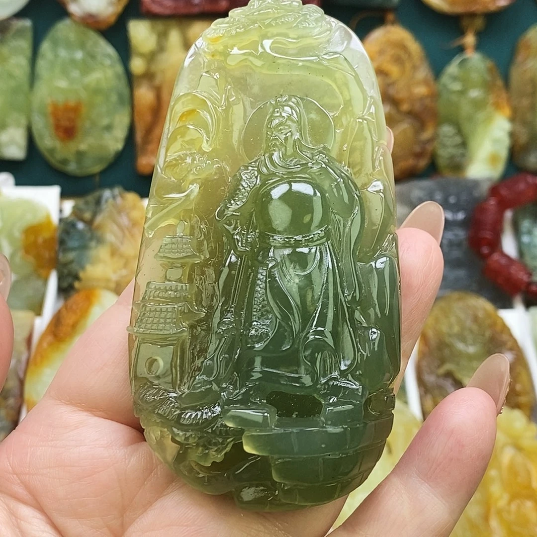 蛇纹石玉未镶嵌颈饰关公