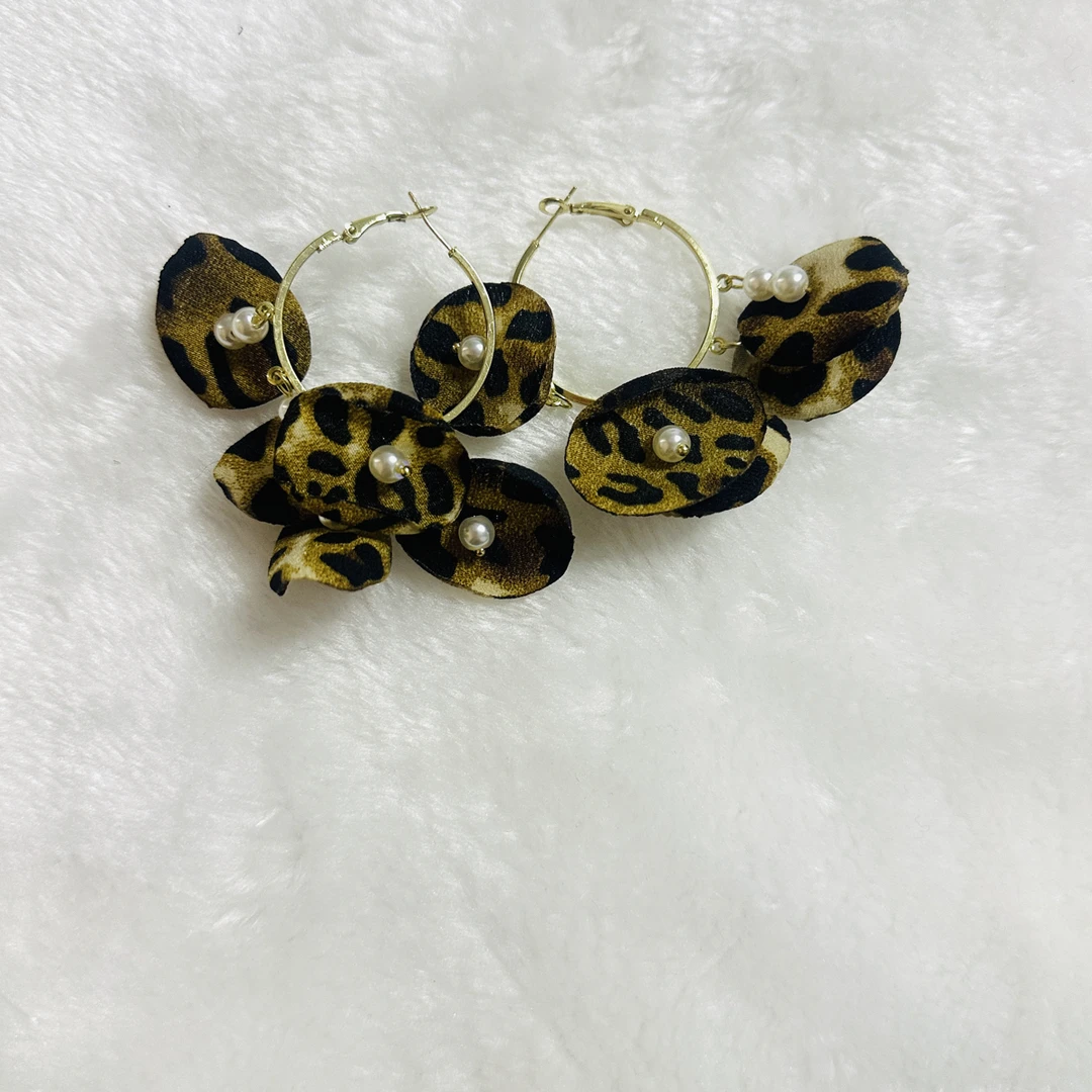 钛钢布艺耳饰 豹纹耳环时尚百搭气质手工棕色