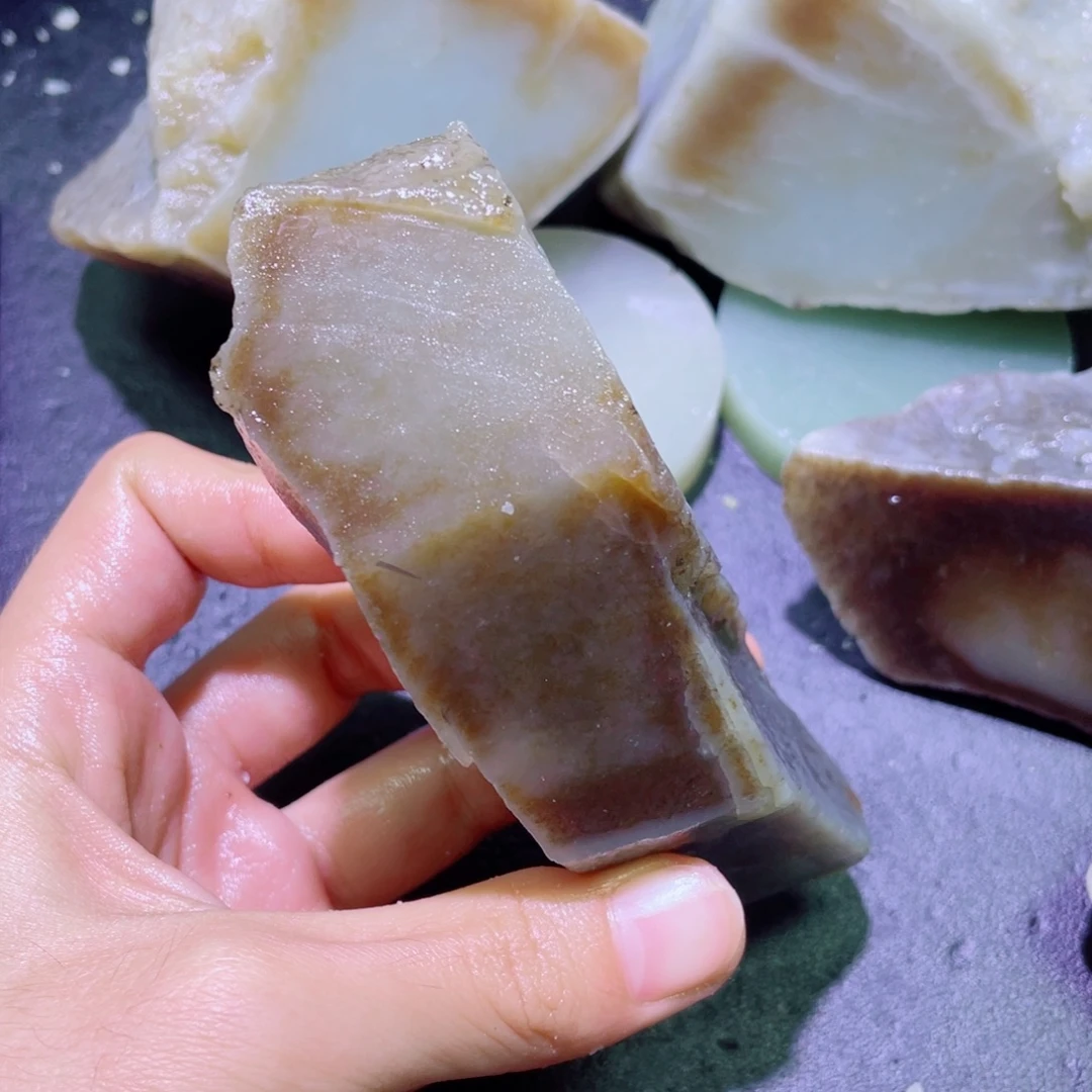 和田玉未镶嵌珠宝半成品