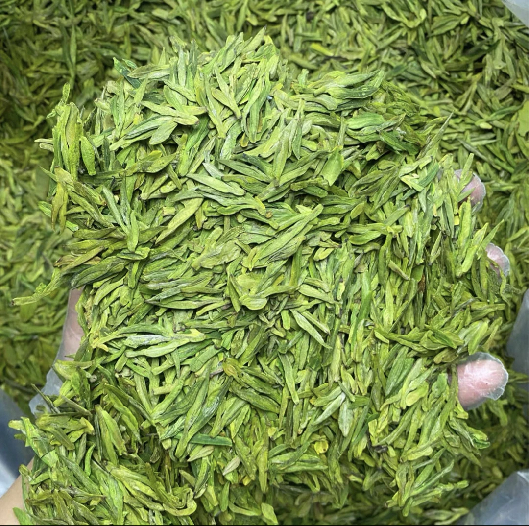 初茶全部清空回家，全部低于进货价。龙白茶