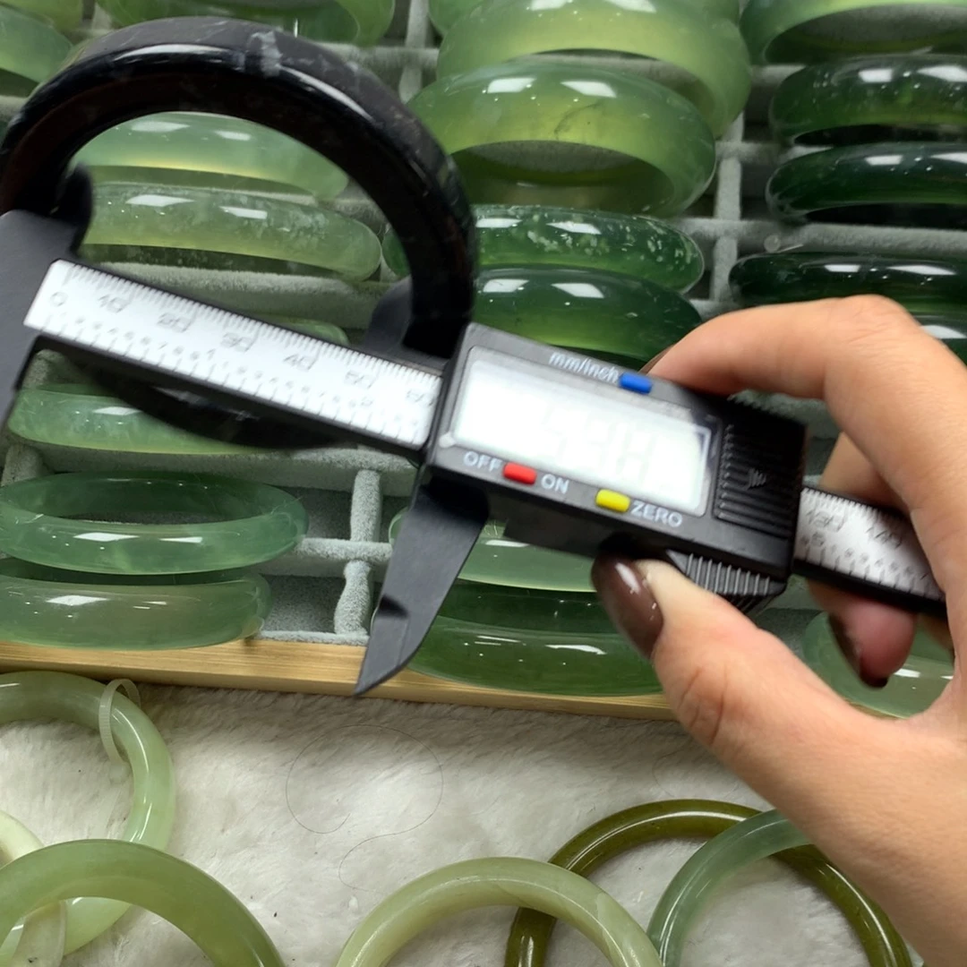 蛇纹石玉未镶嵌手镯153