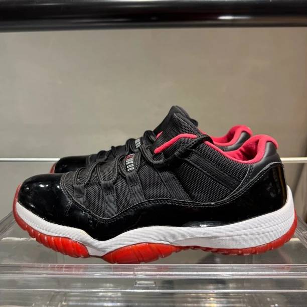 90新 MM6 43码 无盒 漆皮瑕疵 补胶 AJ11 黑红Low 篮球鞋