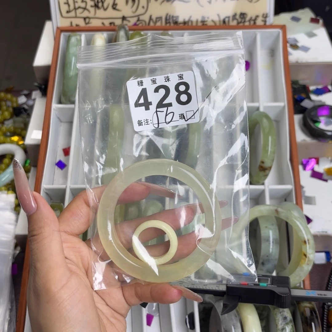 未镶嵌蛇纹石玉手镯国****手