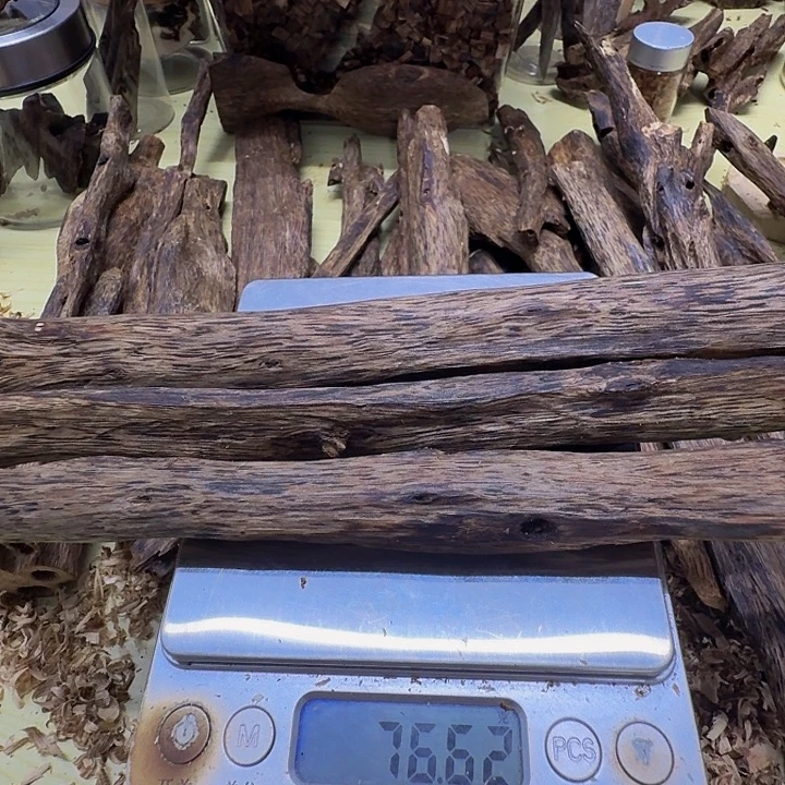 芒***哥香料76.6克奇楠虫漏香