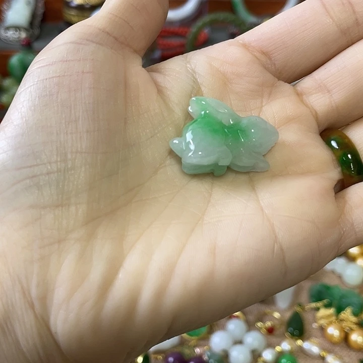 一***秋翡翠未镶嵌颈饰精美雕刻物件物件