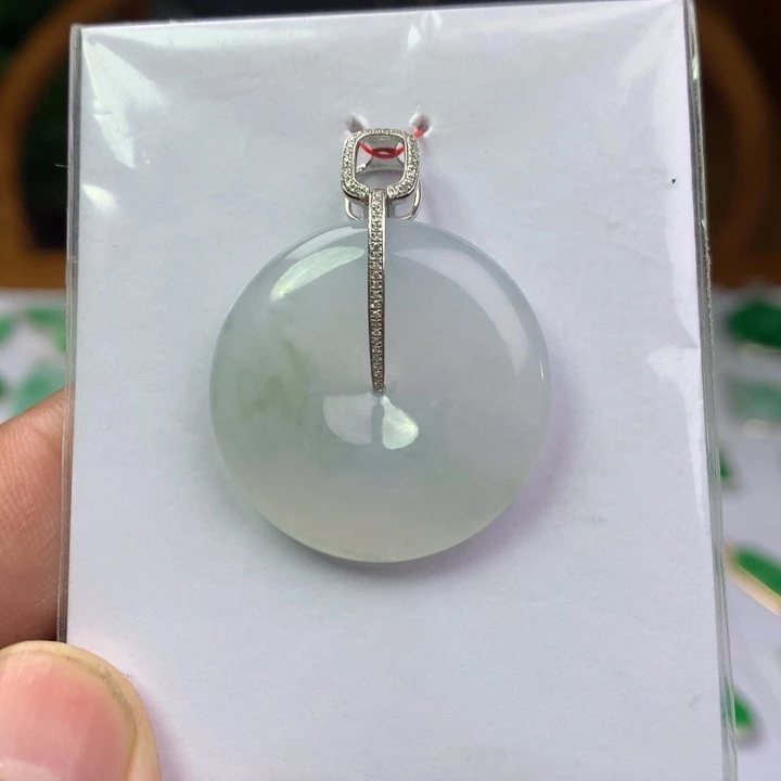 颈饰18K金镶嵌翡翠
