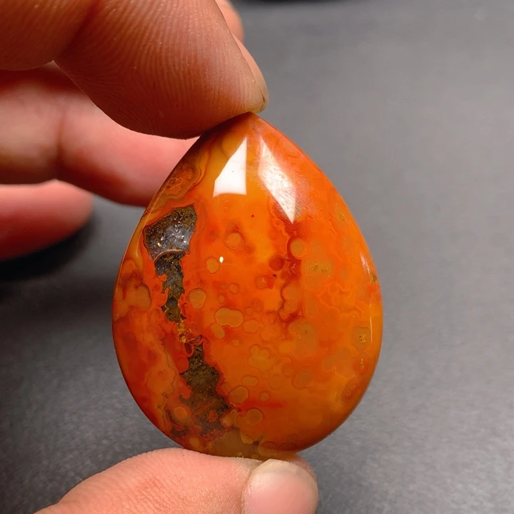 玛瑙/玉髓颈饰未镶嵌魏*凤